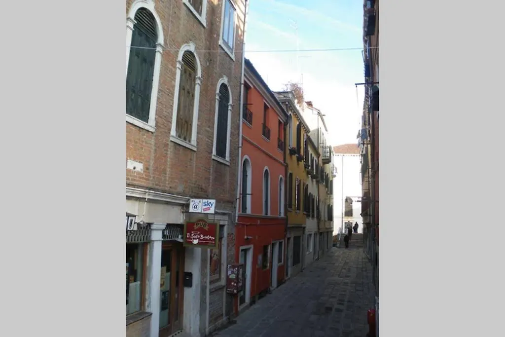 Beautiful House In Venice location
